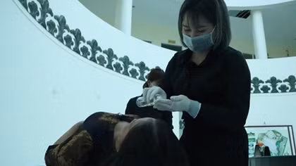 Những người phụ nữ trẻ làm nghề đặc biệt