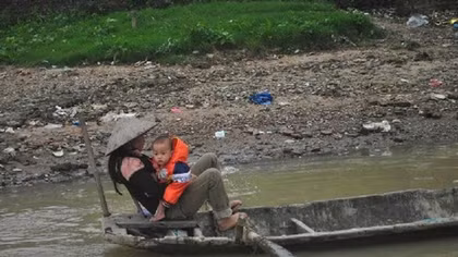  Cuộc sống "bán mặt cho nước, bán lưng cho trời"