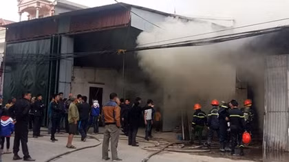 Kho hàng "bốc hỏa" đúng ngày ông Táo về trời