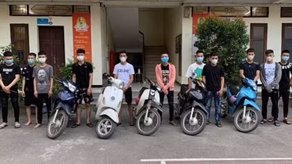 Xử lý 11 thanh niên đua xe trái phép tại Đông Anh