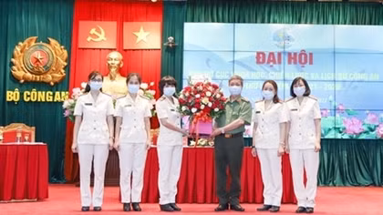 Làm tốt công tác chuyên môn và công tác Hội phụ nữ