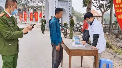 Công an Hà Nội tiếp tục xử lý người không đeo khẩu trang nơi công cộng