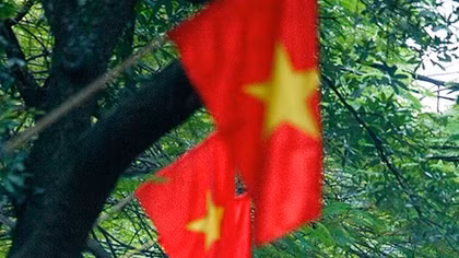 Nắng nóng bao trùm miền Bắc, miền Trung