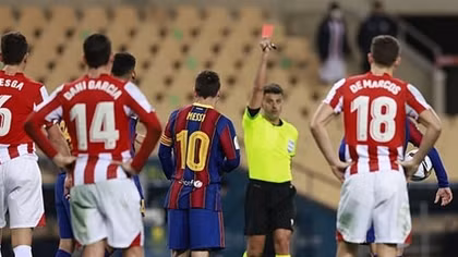 Mất Siêu cup Tây Ban Nha, Messi còn lĩnh thẻ đỏ