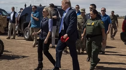 "Sóng ngầm" quanh chuyện ông Trump sa thải nữ Bộ trưởng an ninh nội địa và nhiều quan chức cấp cao