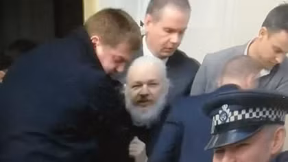 Hệ lụy vụ bắt giữ nhà sáng lập WikiLeaks