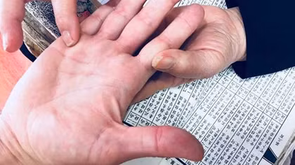 Đổ xô làm "ông đồng bà cốt" trên mạng để lừa đảo