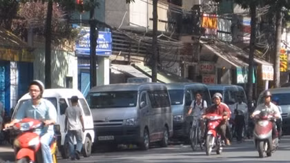 Xe khách lách luật hoành hành ở trung tâm TP Hồ Chí Minh