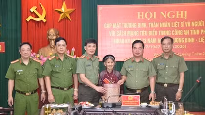 Công an tỉnh Phú Thọ gặp mặt thương binh, thân nhân liệt sỹ