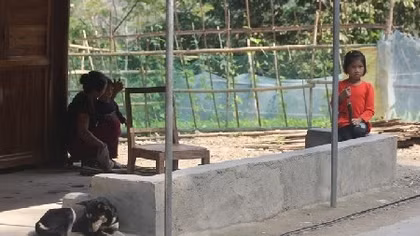 Bản mồ côi nơi miền Tây xứ Nghệ