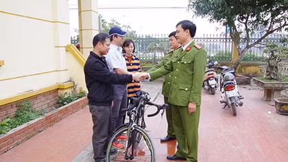 Trao trả tài sản bị mất cho người nước ngoài