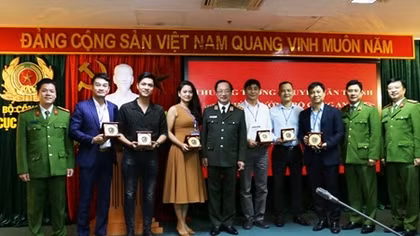 Thứ trưởng Nguyễn Văn Thành gặp mặt Đoàn làm phim “Lửa ấm”