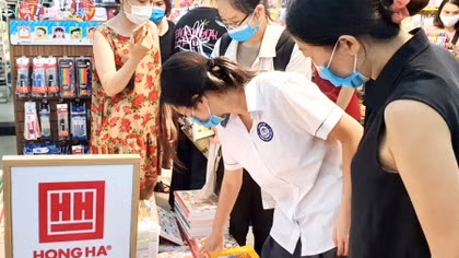 Sách tham khảo được “trộn” vào sách giáo khoa - Ai chịu trách nhiệm?