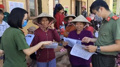 Công an Đắk Nông tổ chức chương trình thiện nguyện tại các trường học vùng sâu