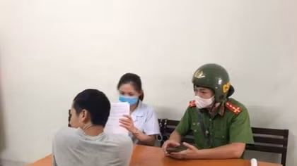 Vứt khẩu trang ra đường phố có thể bị phạt tiền đến 7 triệu đồng