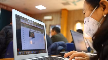 Nhiều trường học tổ chức dạy online trong dịch Corona