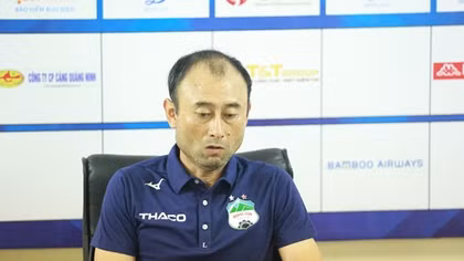 Thua tan nát trước Hà Nội, HLV Lee Tae-hoon vẫn khen học trò.