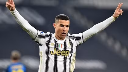 Tỏa sáng giúp Juventus đại thắng, Ronaldo "vượt mặt" cả Pele