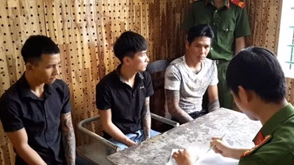 Bắt các đối tượng côn đồ chém người tại quán nhậu