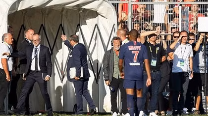 Kylian Mbappe dính án phạt phải ngồi ngoài sân 3 trận