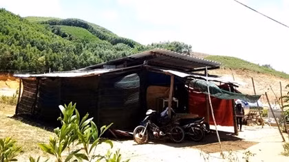Khu tái định cư chưa bàn giao đã hư hỏng nặng