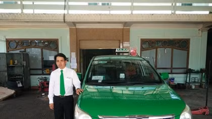 Tài xế taxi mưu trí bắt cướp