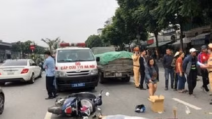 Va chạm với xe tải chở xi măng, nữ sinh tử vong