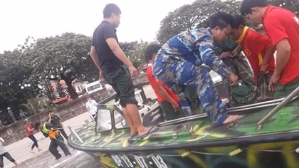 Sóng đánh chìm tàu cá, 9 thuyền viên bị nạn trên biển Côn Đảo