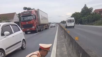 Thay đổi tội danh đối với lái xe container kéo lê CSGT Hà Tĩnh hàng trăm mét
