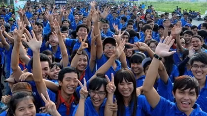 Hàng ngàn thanh niên tình nguyện đi bộ đồng hành “Tiếp sức đến trường”