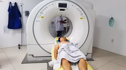 Nhắc xóa vết xăm, thầy giáo bị học sinh đâm thủng bụng