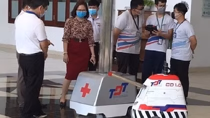 Việt Nam lần đầu tiên chế tạo thành công robot giúp phòng chống dịch COVID-19