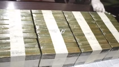 Hành trình của 64 bánh heroin theo đơn đặt hàng