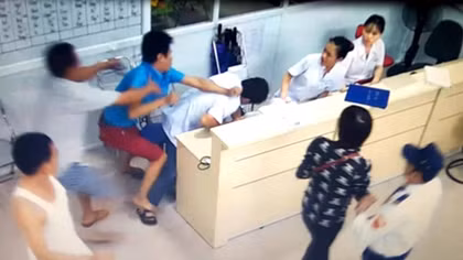 Giải pháp nào đảm bảo an toàn cho nhân viên y tế?