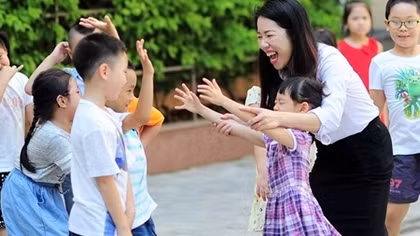 Giáo dục sớm không phải là bắt trẻ học trước chương trình