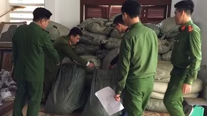 Công an Cao Bằng bắt quả tang gần 2,5 tấn dược liệu không rõ nguồn gốc