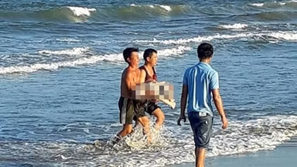 Đi tắm biển cùng bạn, cô gái trẻ đuối nước tử vong 