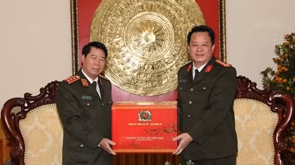 Thứ trưởng Bùi Văn Nam kiểm tra công tác bảo đảm ANTT tại Công an tỉnh Hà Nam