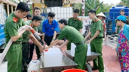 Miền Tây nước mặn tràn lan