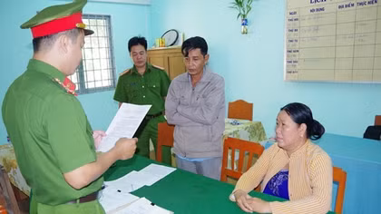 Cặp vợ chồng lừa bán đá thiên thạch chiếm đoạt tiền tỷ