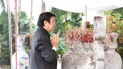 Nguyên Chủ tịch nước Trương Tấn Sang tri ân anh hùng, liệt sĩ tại Vị Xuyên