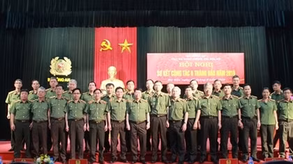 Tăng cường nắm tình hình, bảo vệ an ninh chính trị nội bộ