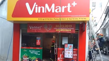 Cháy lớn tại cửa hàng VinMart