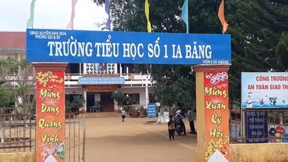 Cho thôi chức vụ Phó Bí thư Đảng ủy xã đánh học sinh