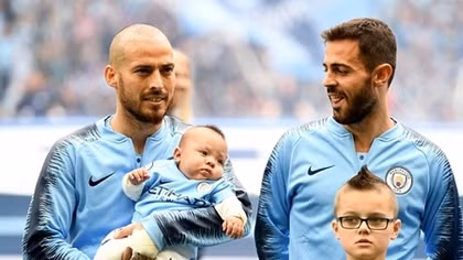 David Silva mang con trai 8 tháng tuổi tới sân xem ManCity đại thắng