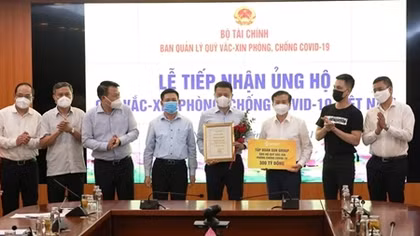 Thấy gì từ nguồn lực tư nhân góp sức chống dịch
