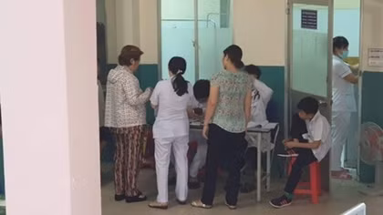 Thông tin về sức khỏe 44 học sinh tiểu học ăn nhầm bột thông bồn cầu