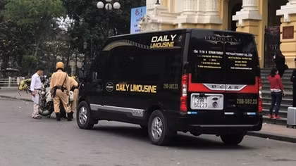 Xe chở khách dưới 9 chỗ sẽ được coi là taxi?
