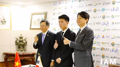 Xuân Trường chính thức ra mắt CLB Gangwon FC