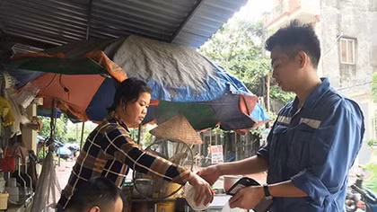 Cuộc “hồi sinh” của người phụ nữ bị chồng ôm mìn cùng tự sát